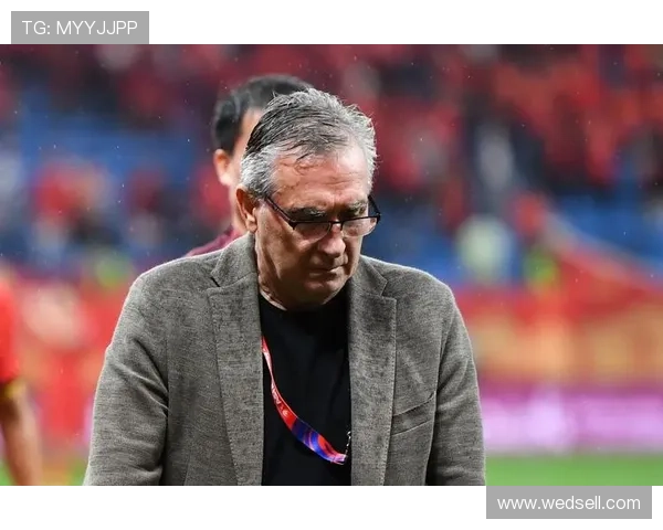 足球球星眼神背后的故事：专注与决心如何影响比赛胜负